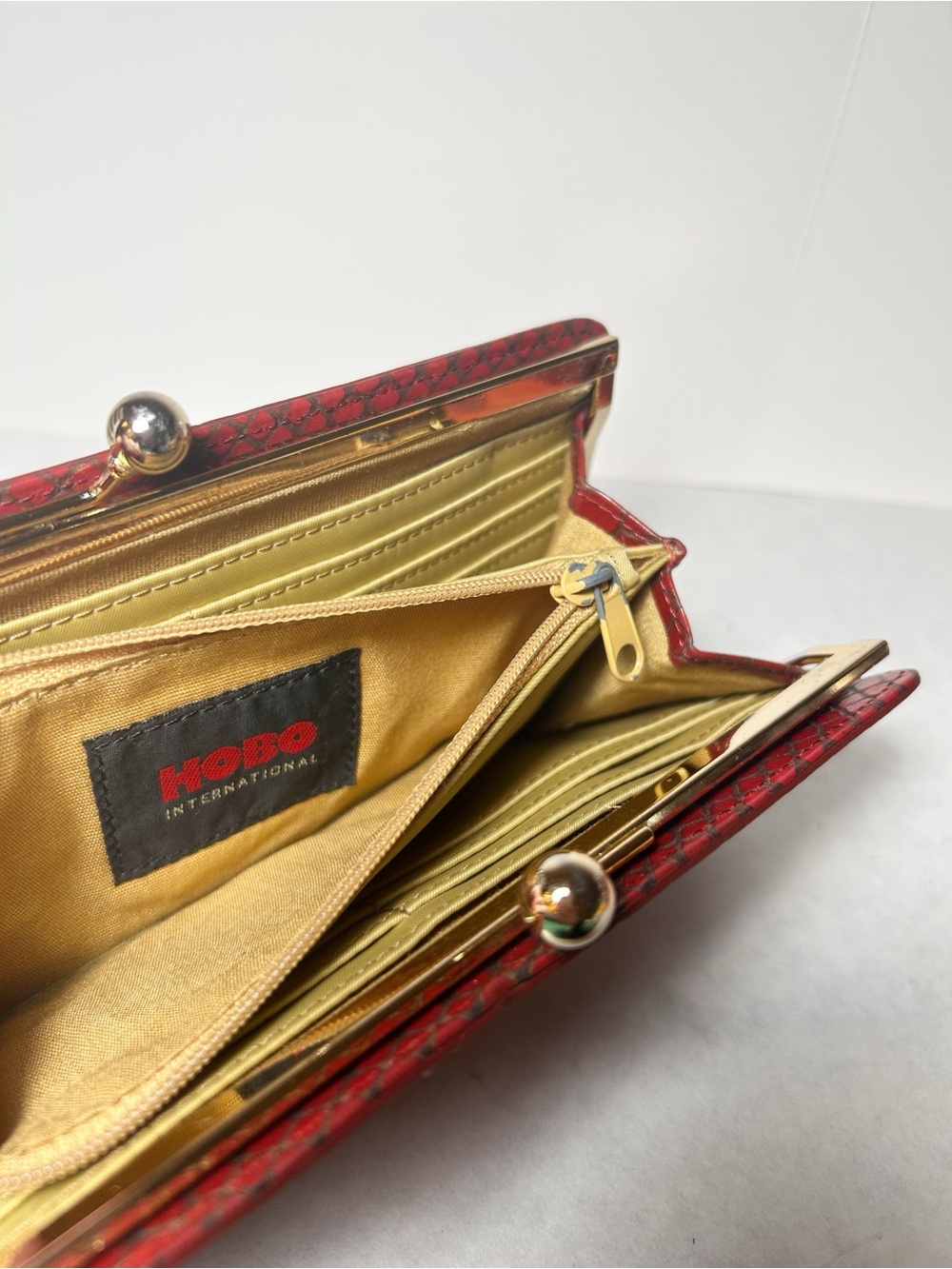 HOBO International Red Snake/Croc Embossed Gold Hinged Metal Frame Clutch VTG - Picture 6 of 10